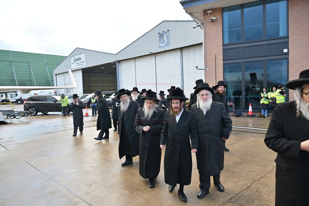 האדמו"ר מסאטמר במטוס בדרך למאנשטעסטער