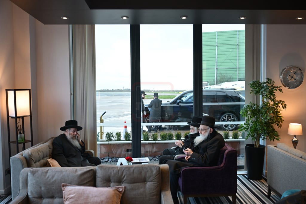 האדמו"ר מסאטמר במטוס בדרך למאנשטעסטער