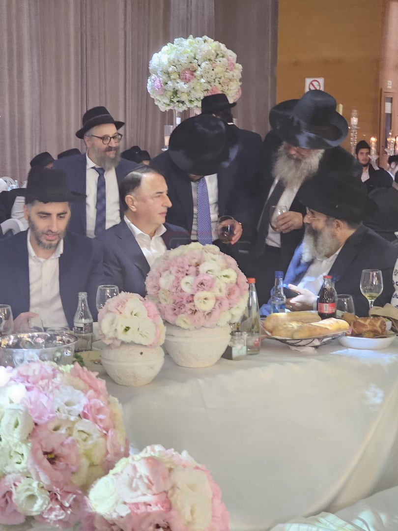 הזמר שהתחדש במרצדס יוקרתית | 'זופניק בכיכר' עם כל התמונות, הנייעס והחשיפות של השבוע