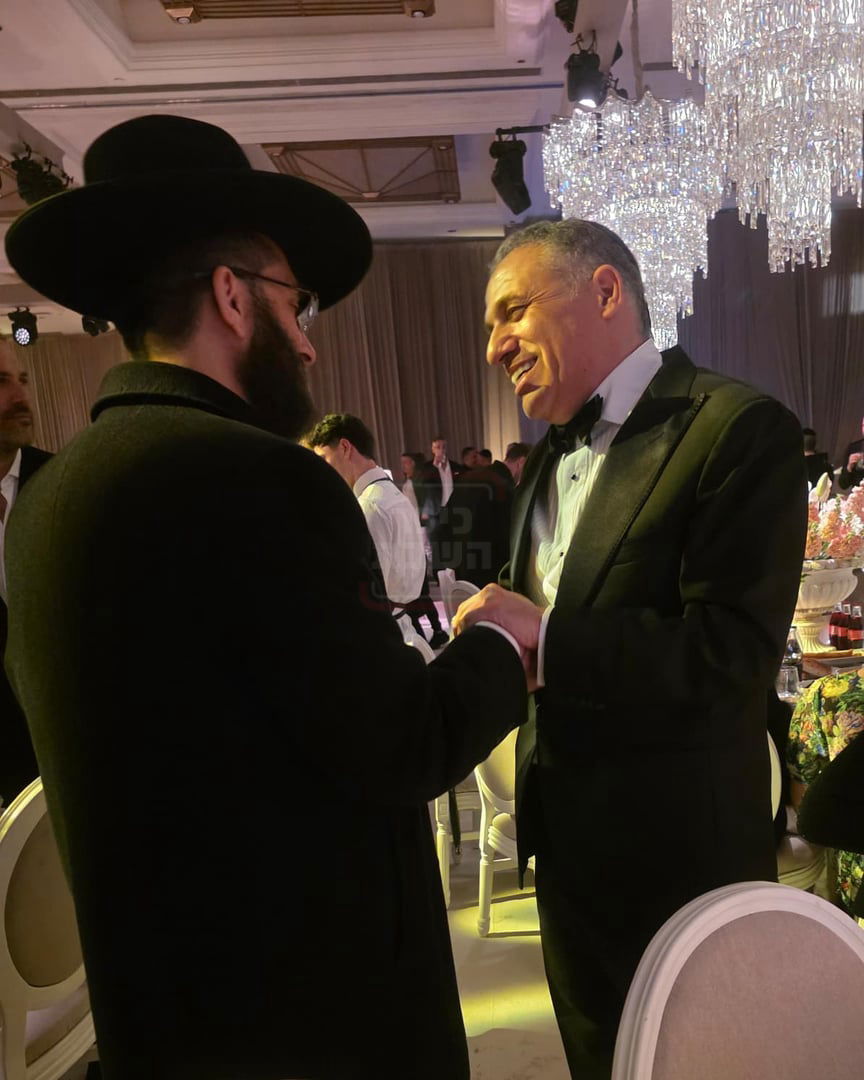 הזמר שהתחדש במרצדס יוקרתית | 'זופניק בכיכר' עם כל התמונות, הנייעס והחשיפות של השבוע