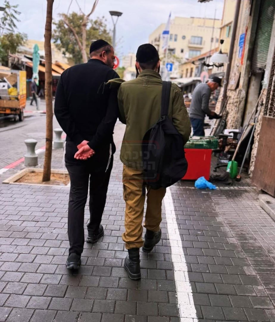 הזמר שהתחדש במרצדס יוקרתית | 'זופניק בכיכר' עם כל התמונות, הנייעס והחשיפות של השבוע