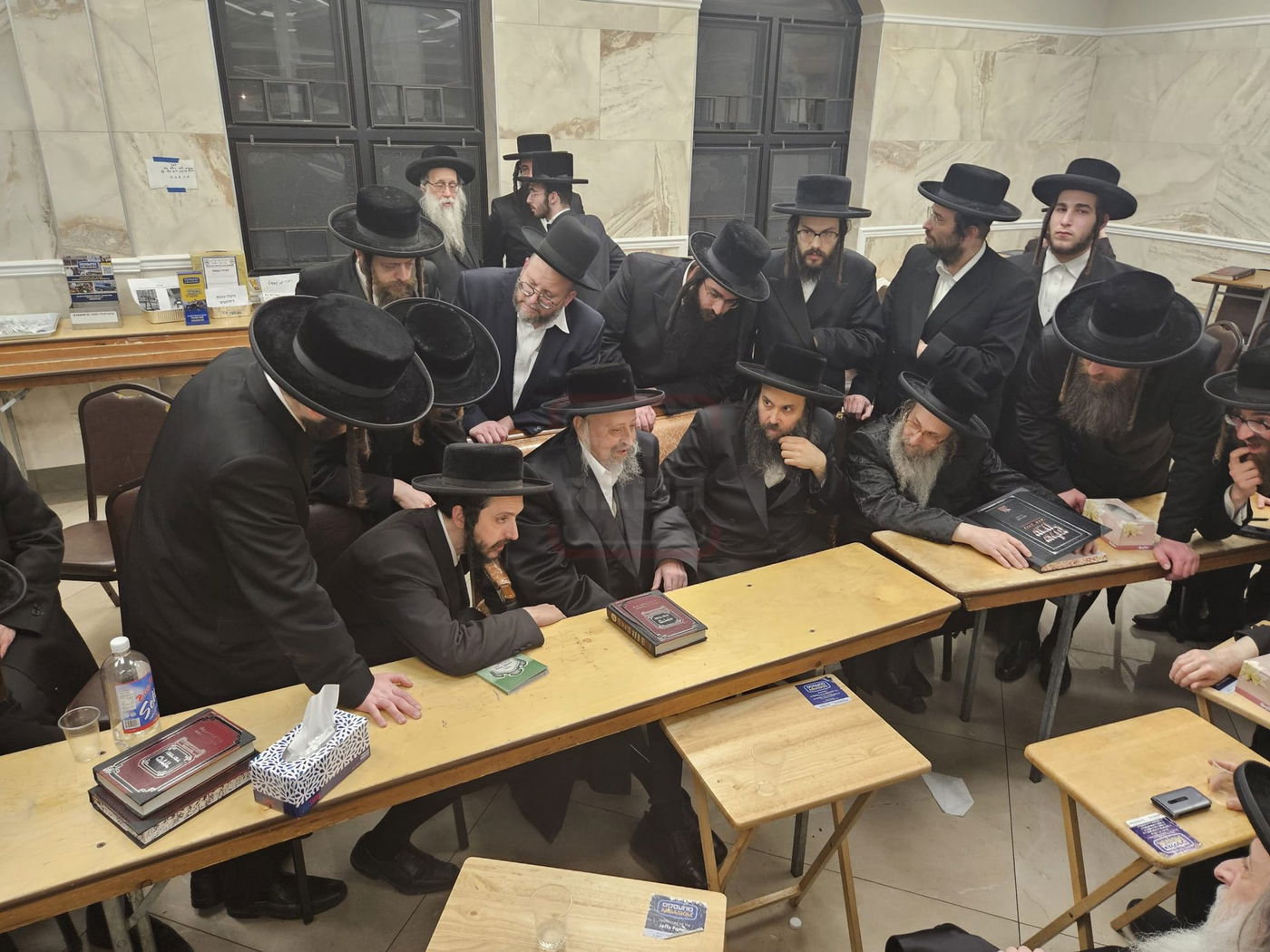 הזמר שהתחדש במרצדס יוקרתית | 'זופניק בכיכר' עם כל התמונות, הנייעס והחשיפות של השבוע