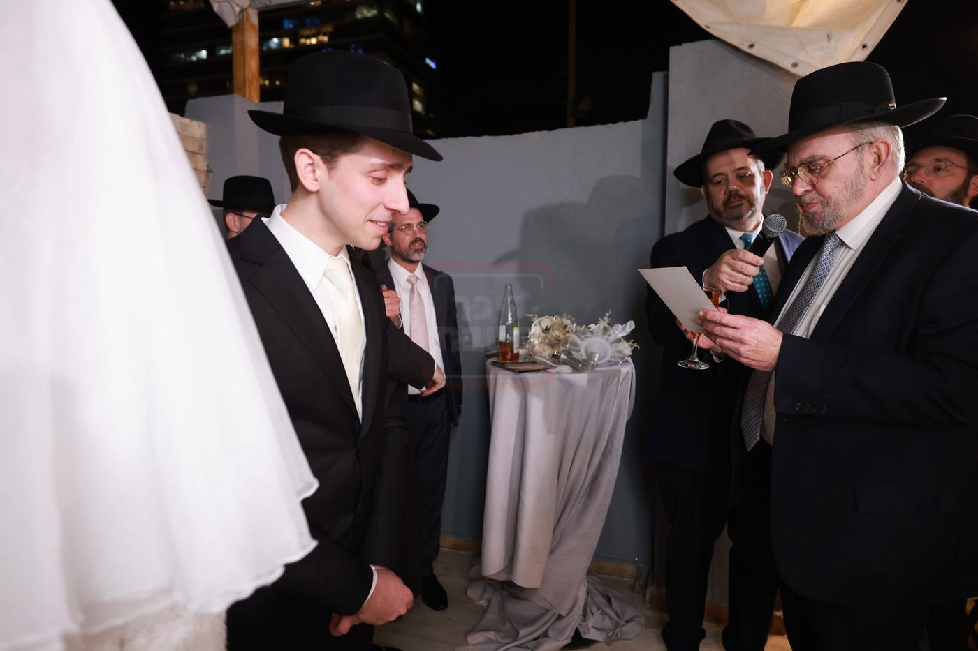 הזמר שהתחדש במרצדס יוקרתית | 'זופניק בכיכר' עם כל התמונות, הנייעס והחשיפות של השבוע