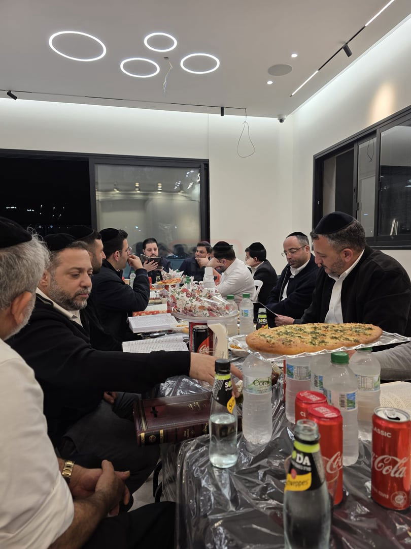 הזמר שהתחדש במרצדס יוקרתית | 'זופניק בכיכר' עם כל התמונות, הנייעס והחשיפות של השבוע