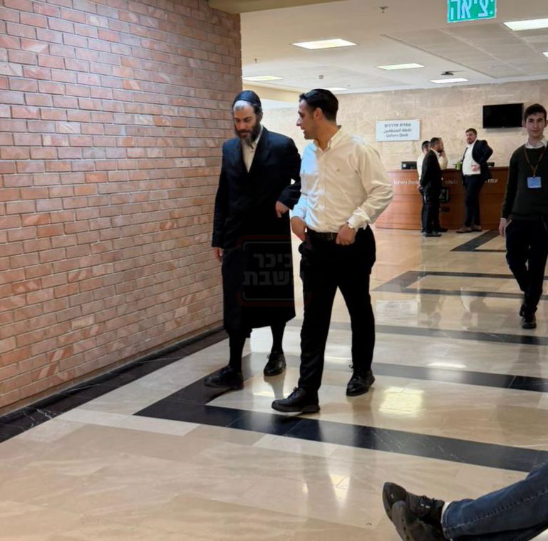 הזמר שהתחדש במרצדס יוקרתית | 'זופניק בכיכר' עם כל התמונות, הנייעס והחשיפות של השבוע