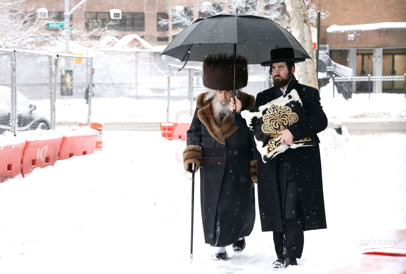 הזמר שהתחדש במרצדס יוקרתית | 'זופניק בכיכר' עם כל התמונות, הנייעס והחשיפות של השבוע
