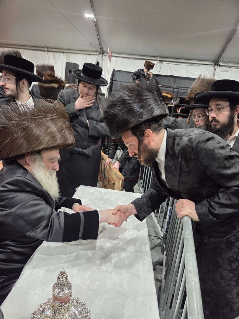 הזמר שהתחדש במרצדס יוקרתית | 'זופניק בכיכר' עם כל התמונות, הנייעס והחשיפות של השבוע