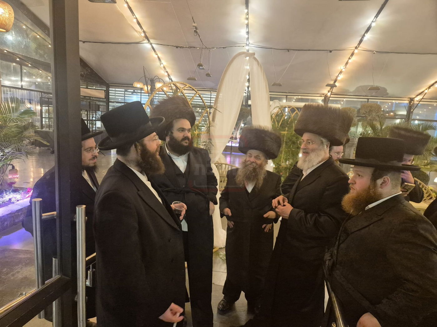 הזמר שהתחדש במרצדס יוקרתית | 'זופניק בכיכר' עם כל התמונות, הנייעס והחשיפות של השבוע