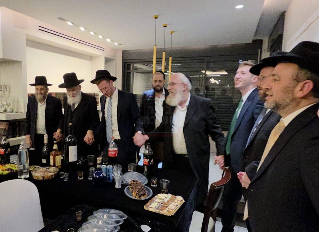 הזמר שהתחדש במרצדס יוקרתית | 'זופניק בכיכר' עם כל התמונות, הנייעס והחשיפות של השבוע