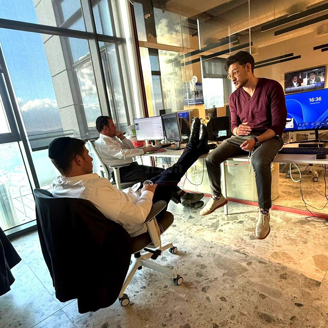 הזמר שהתחדש במרצדס יוקרתית | 'זופניק בכיכר' עם כל התמונות, הנייעס והחשיפות של השבוע