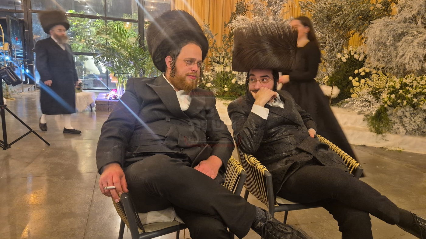 הזמר שהתחדש במרצדס יוקרתית | 'זופניק בכיכר' עם כל התמונות, הנייעס והחשיפות של השבוע