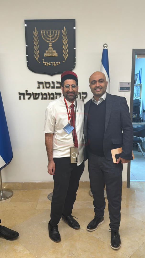 הזמר שהתחדש במרצדס יוקרתית | 'זופניק בכיכר' עם כל התמונות, הנייעס והחשיפות של השבוע