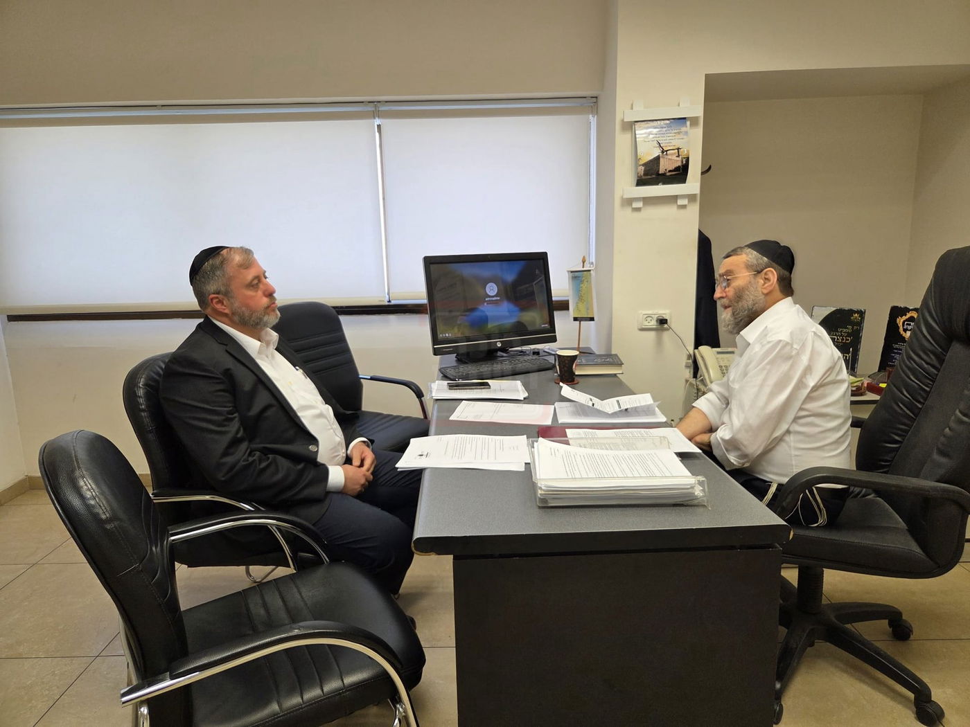 הזמר שהתחדש במרצדס יוקרתית | 'זופניק בכיכר' עם כל התמונות, הנייעס והחשיפות של השבוע