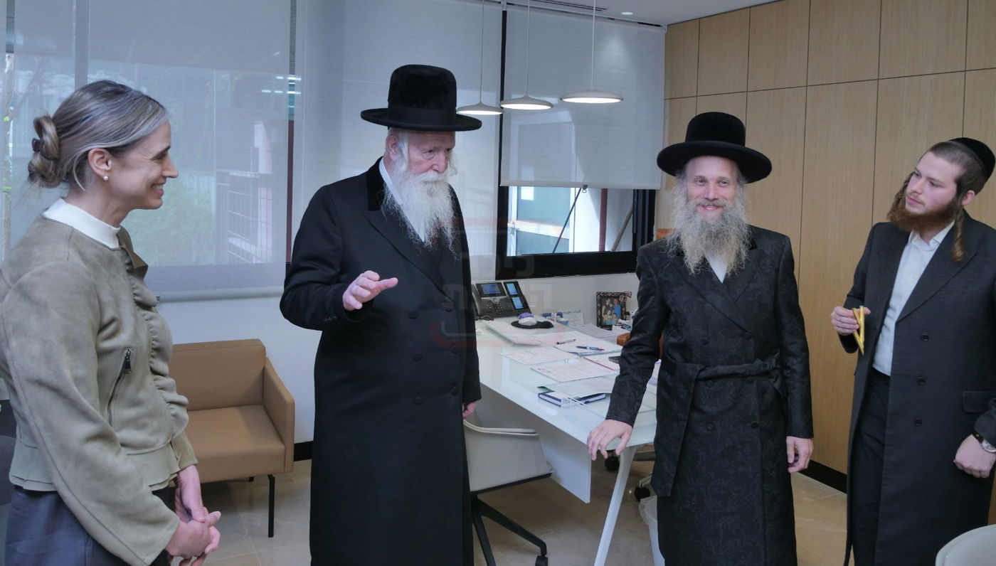 הזמר שהתחדש במרצדס יוקרתית | 'זופניק בכיכר' עם כל התמונות, הנייעס והחשיפות של השבוע