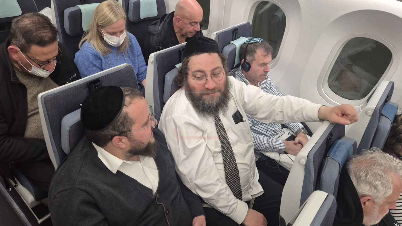 הזמר שהתחדש במרצדס יוקרתית | 'זופניק בכיכר' עם כל התמונות, הנייעס והחשיפות של השבוע