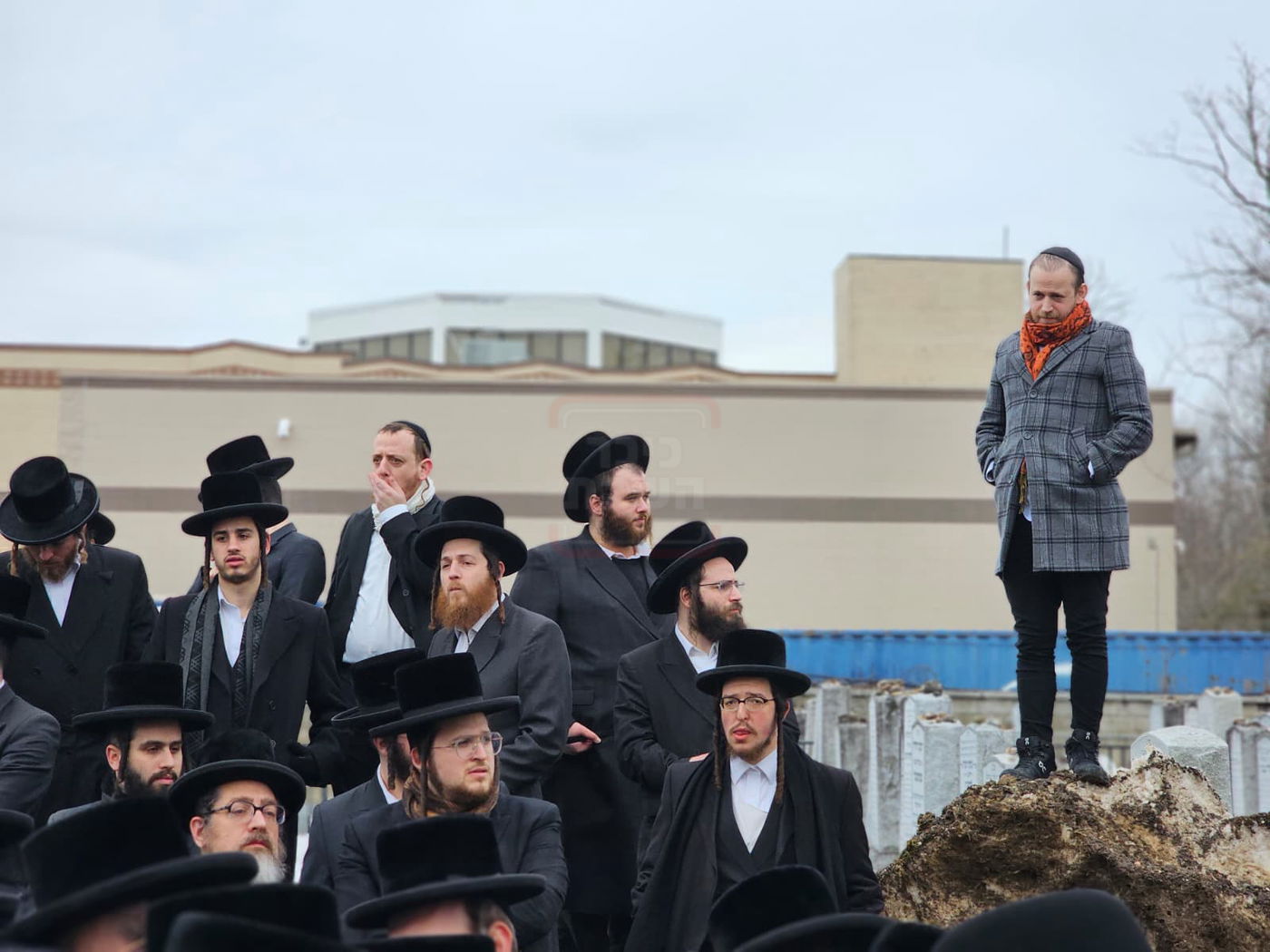 הזמר שהתחדש במרצדס יוקרתית | 'זופניק בכיכר' עם כל התמונות, הנייעס והחשיפות של השבוע