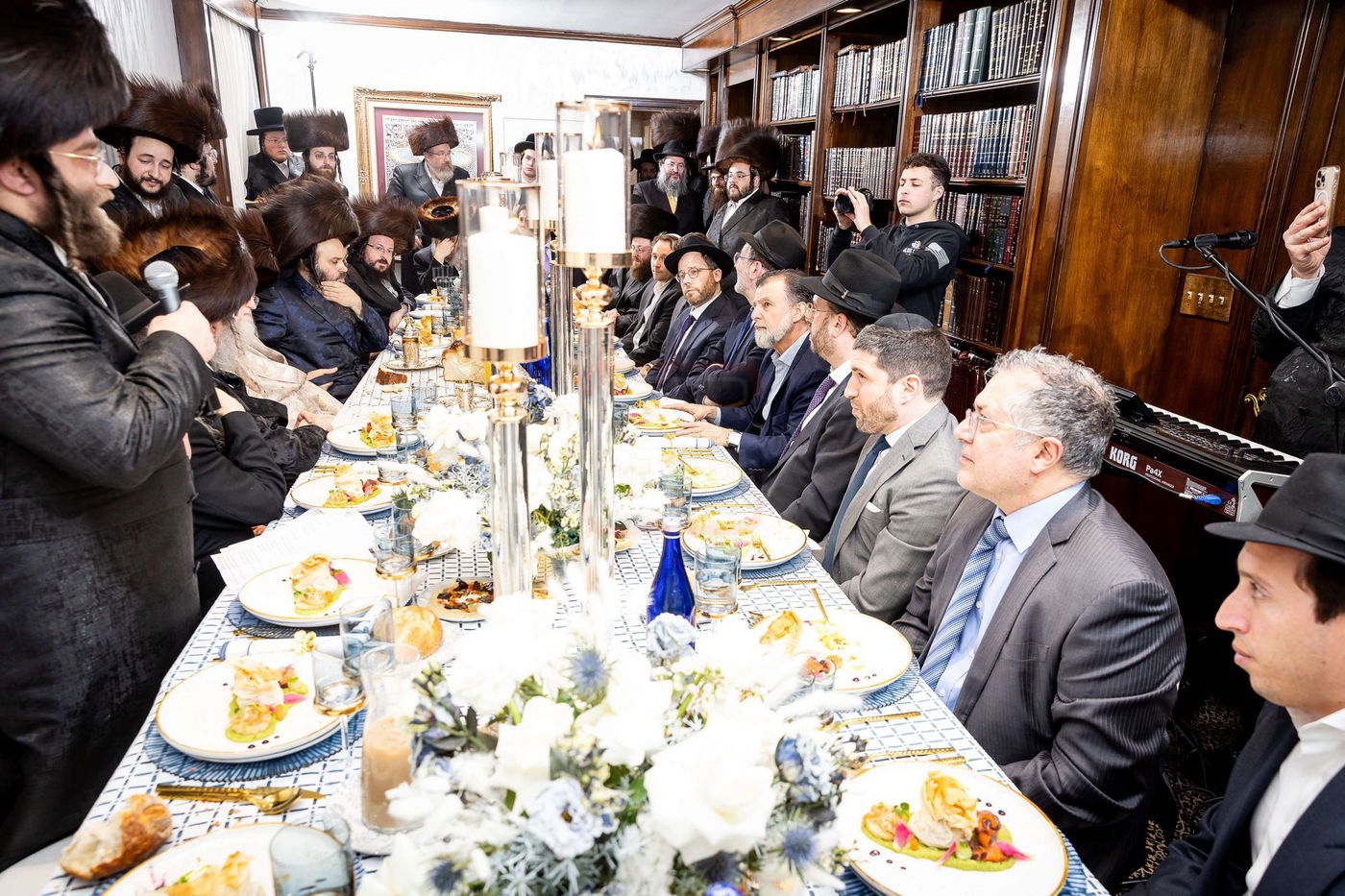 שמחת השבע ברכות בביתו של האדמו''ר ממונקאטש 