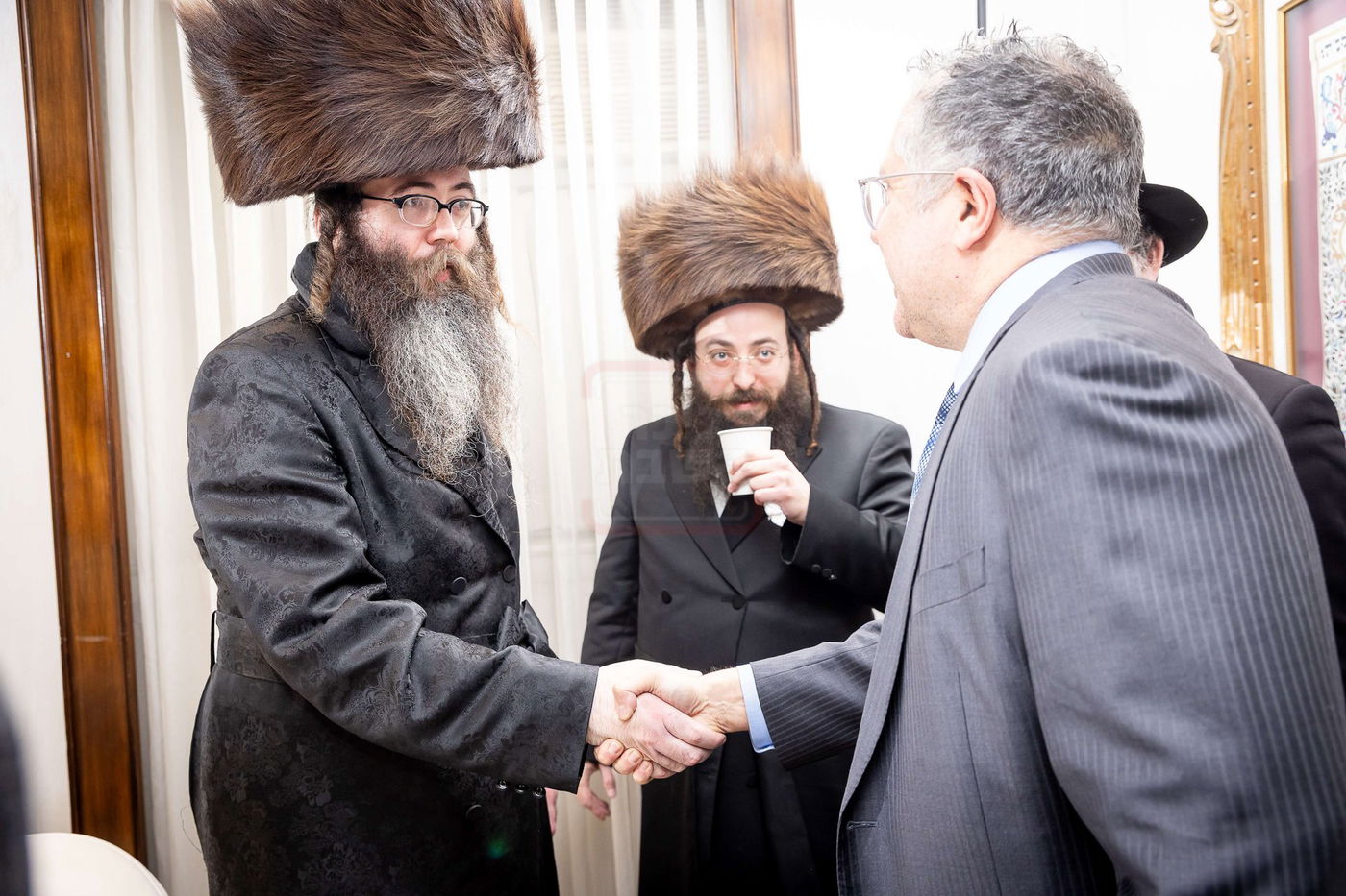 שמחת השבע ברכות בביתו של האדמו''ר ממונקאטש 