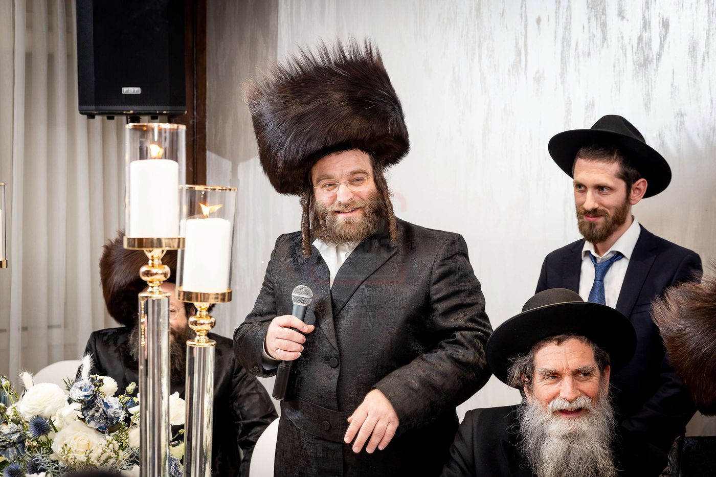 שמחת השבע ברכות בביתו של האדמו''ר ממונקאטש 