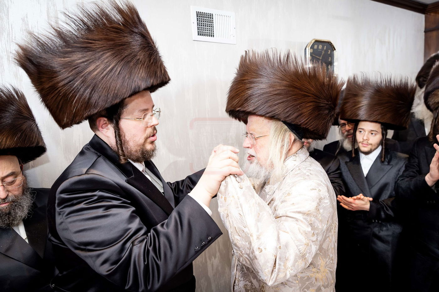 שמחת השבע ברכות בביתו של האדמו''ר ממונקאטש 