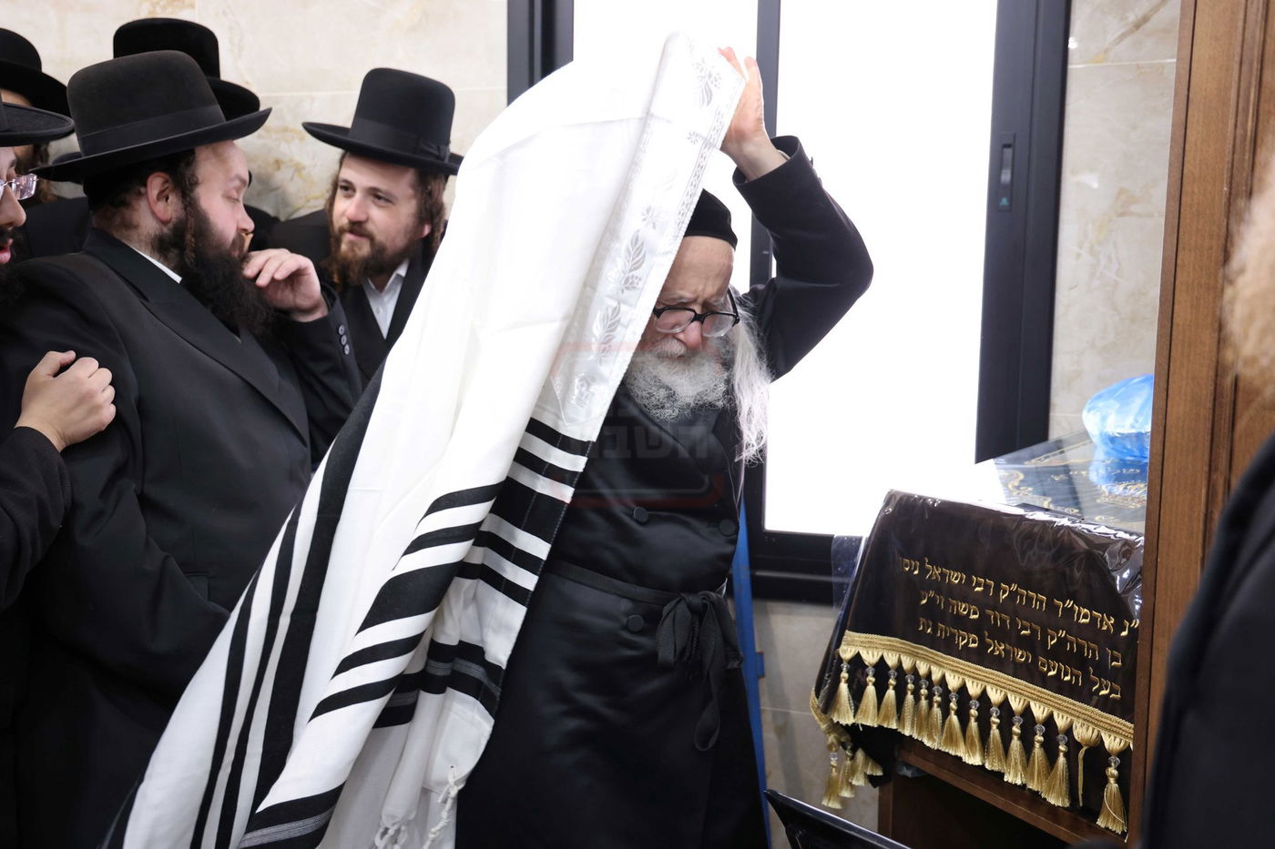 שמחת הברית בחצרות אמשינוב - קרעטשניף