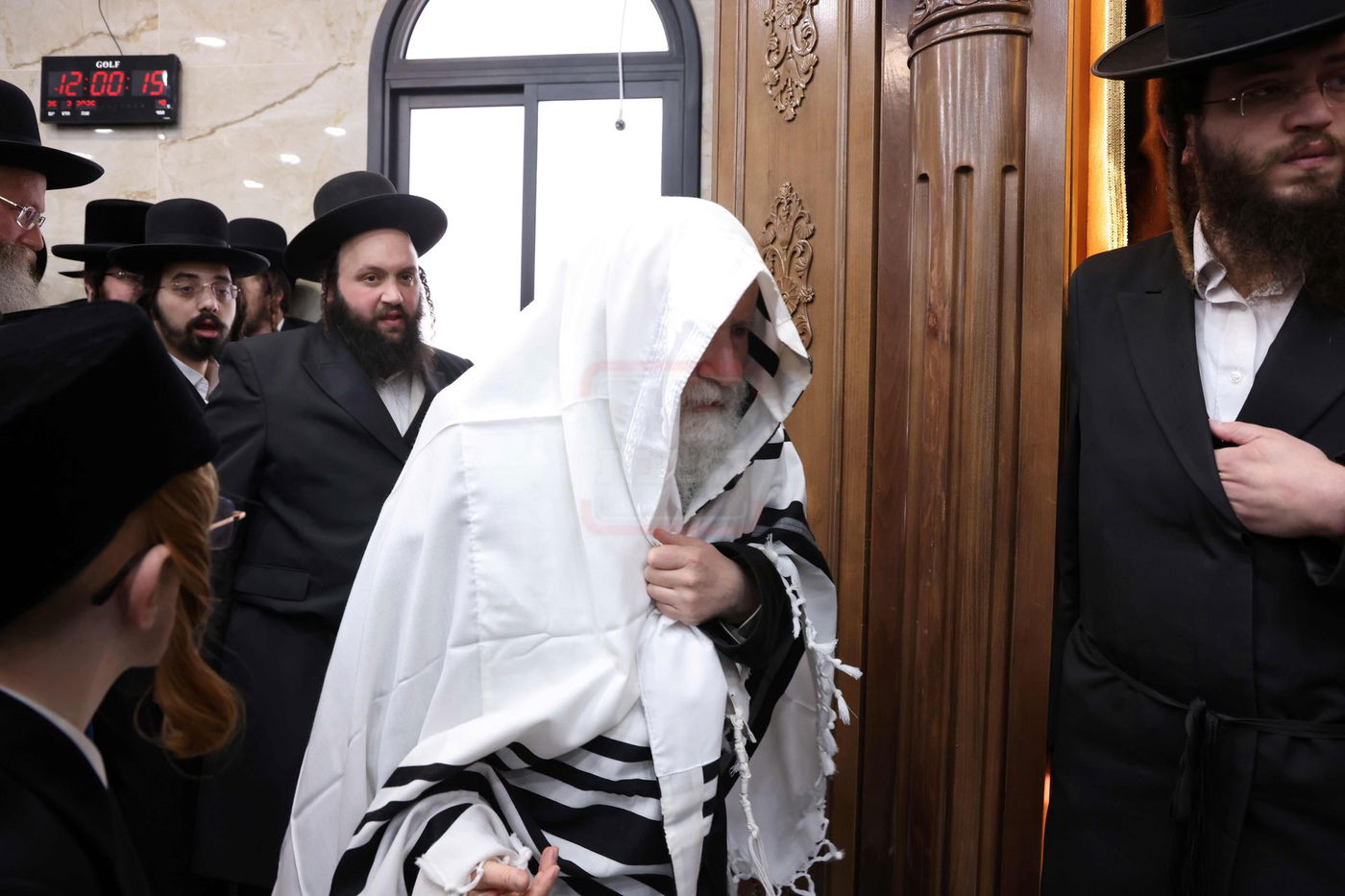 שמחת הברית בחצרות אמשינוב - קרעטשניף