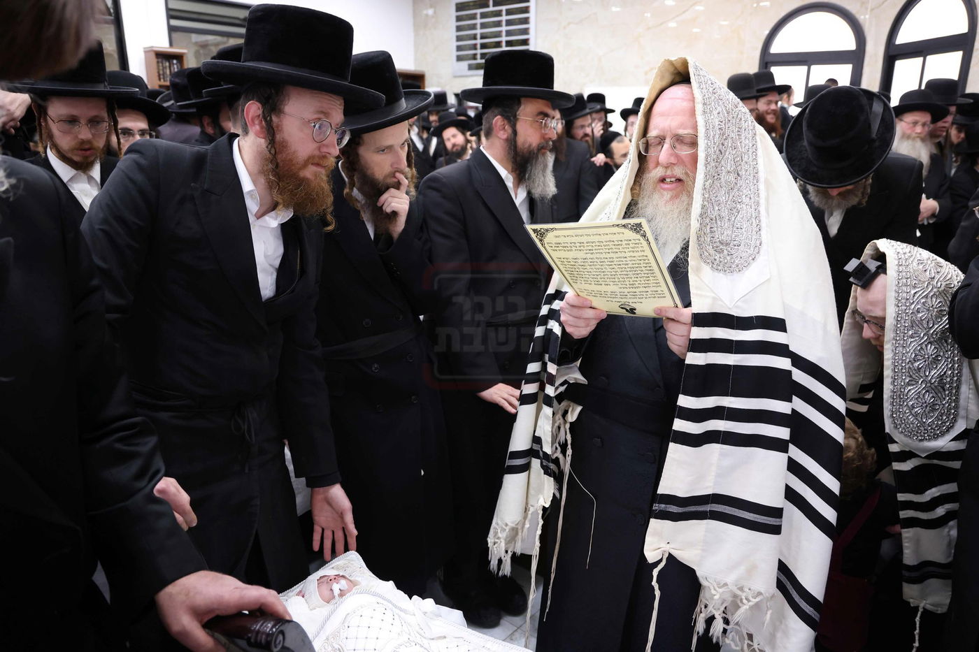 שמחת הברית בחצרות אמשינוב - קרעטשניף