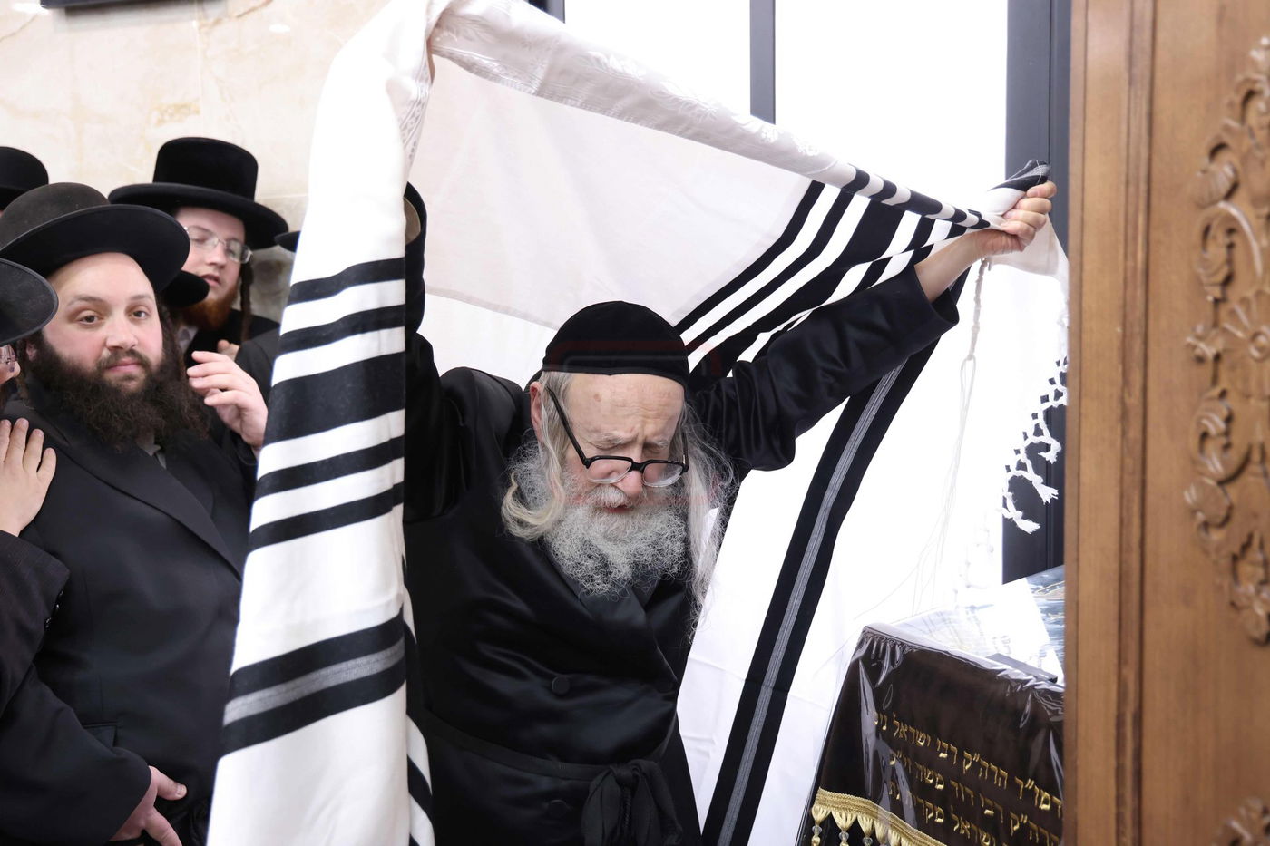 שמחת הברית בחצרות אמשינוב - קרעטשניף