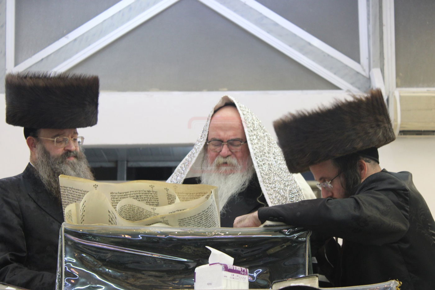 האדמו"ר מביאלה רמת אהרן בקריאת המגילה