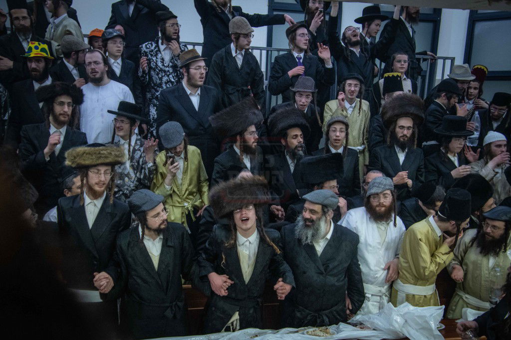 שושן פורים בחצה"ק ניקלשבורג