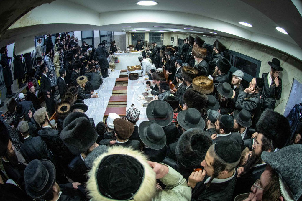 שושן פורים בחצה"ק ניקלשבורג