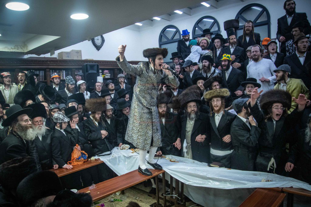 שושן פורים בחצה"ק ניקלשבורג