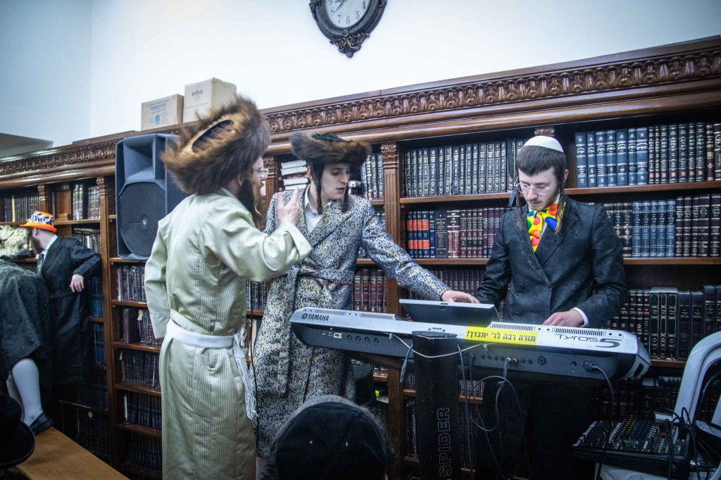 שושן פורים בחצה"ק ניקלשבורג