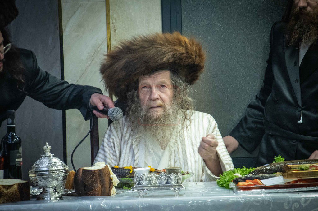 שושן פורים בחצה"ק ניקלשבורג