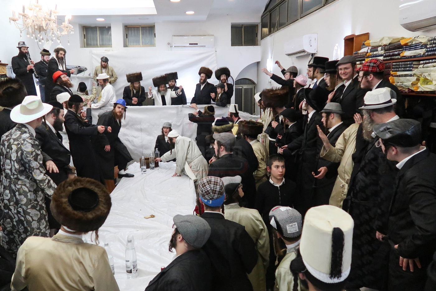 פורים בחצה"ק קרעטשניף סיגעט