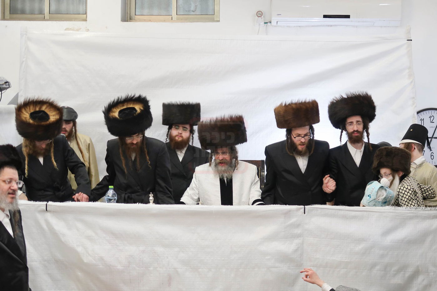 פורים בחצה"ק קרעטשניף סיגעט