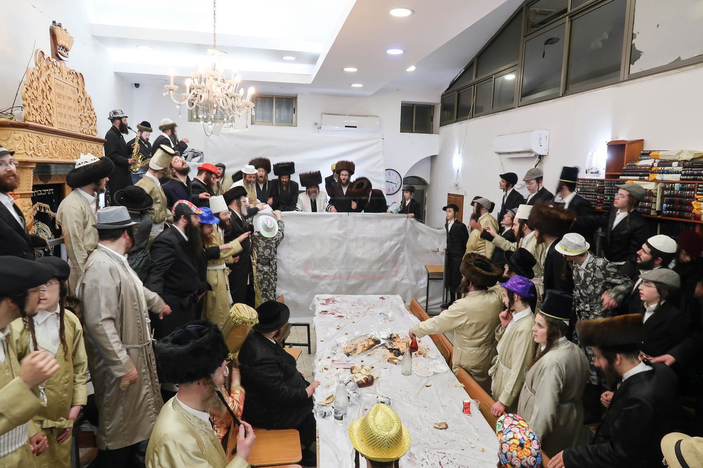 פורים בחצה"ק קרעטשניף סיגעט