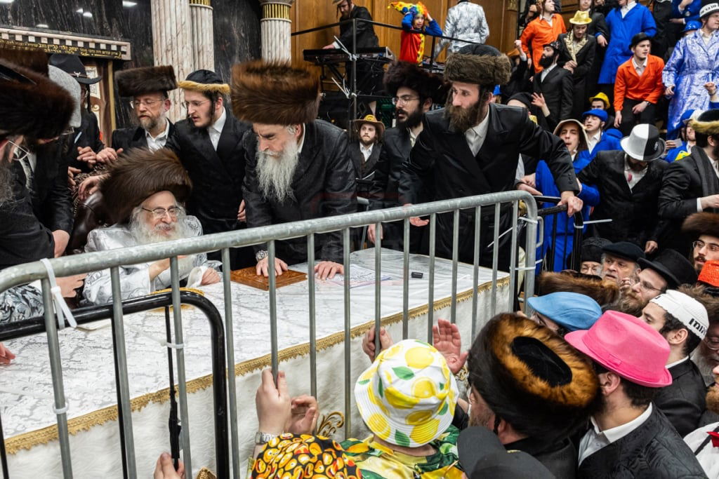 פורים בחצה"ק צאנז קלויזנבורג