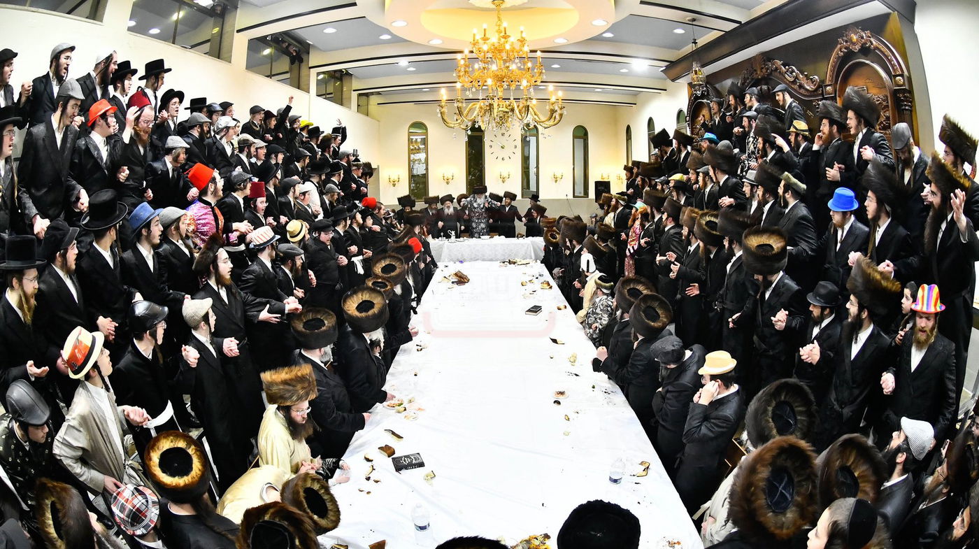 פורים בחצה"ק קרעטשניף י-ם