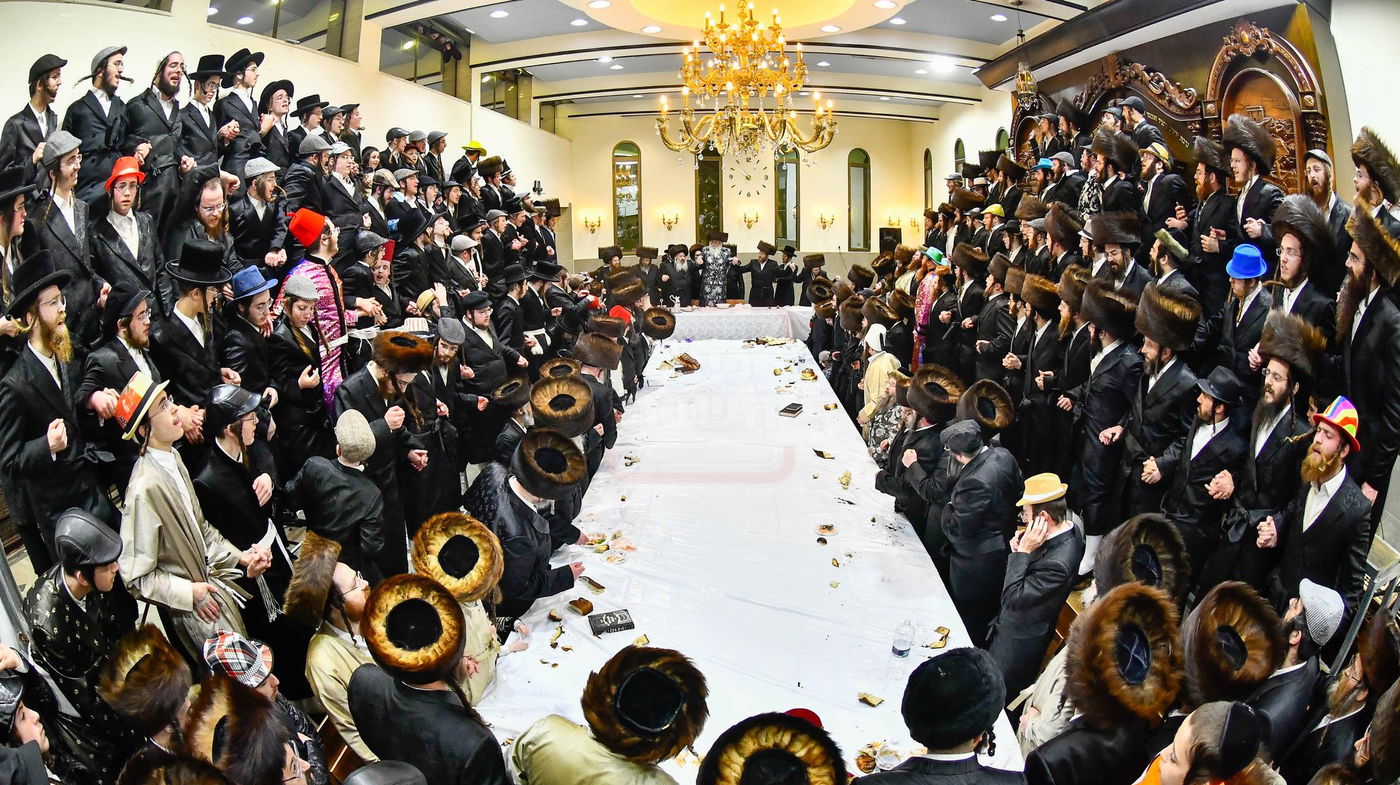 פורים בחצה"ק קרעטשניף י-ם