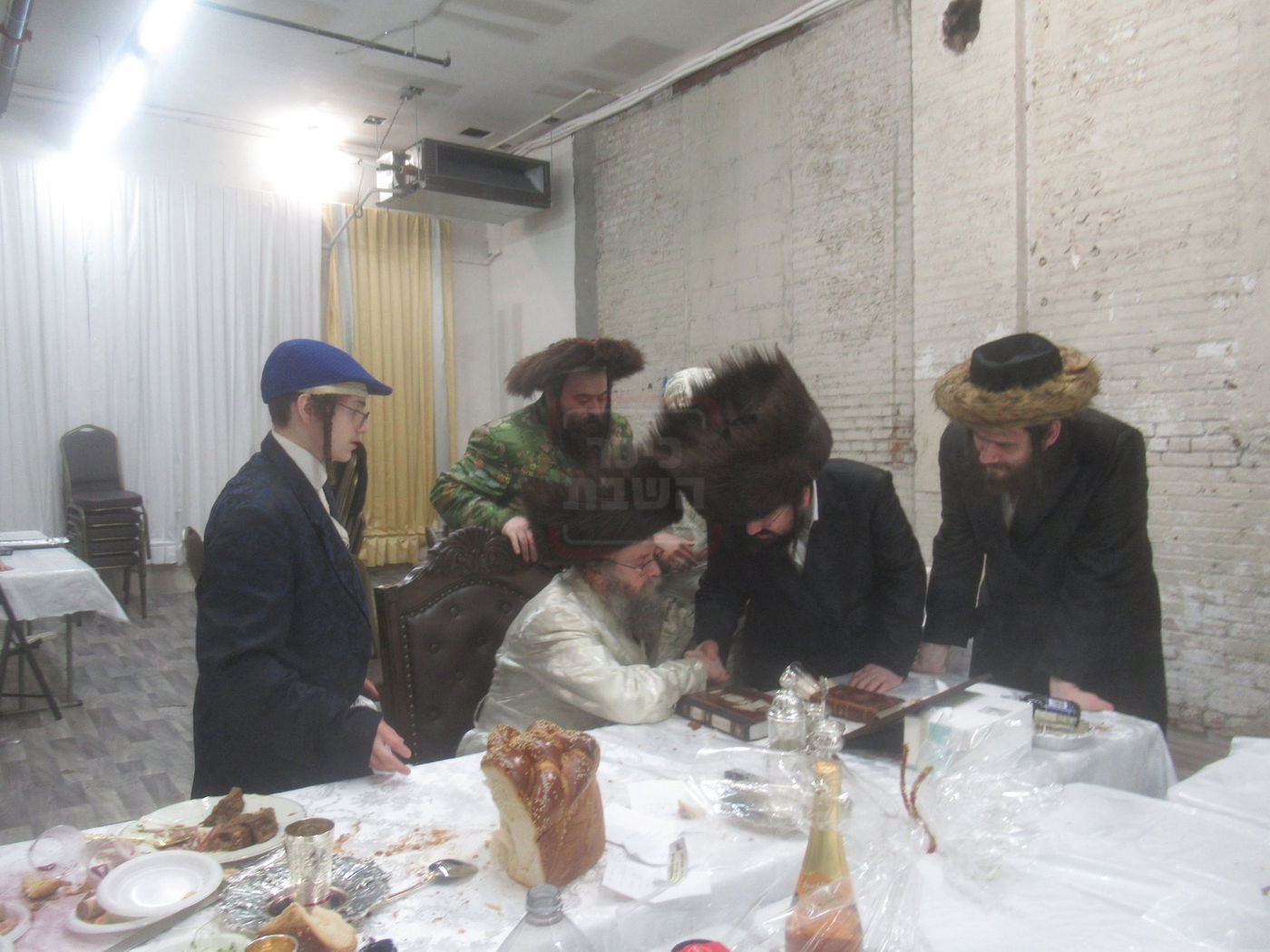 פורים בחצה"ק קרעטשניף סיגעט ווילאמסבורג