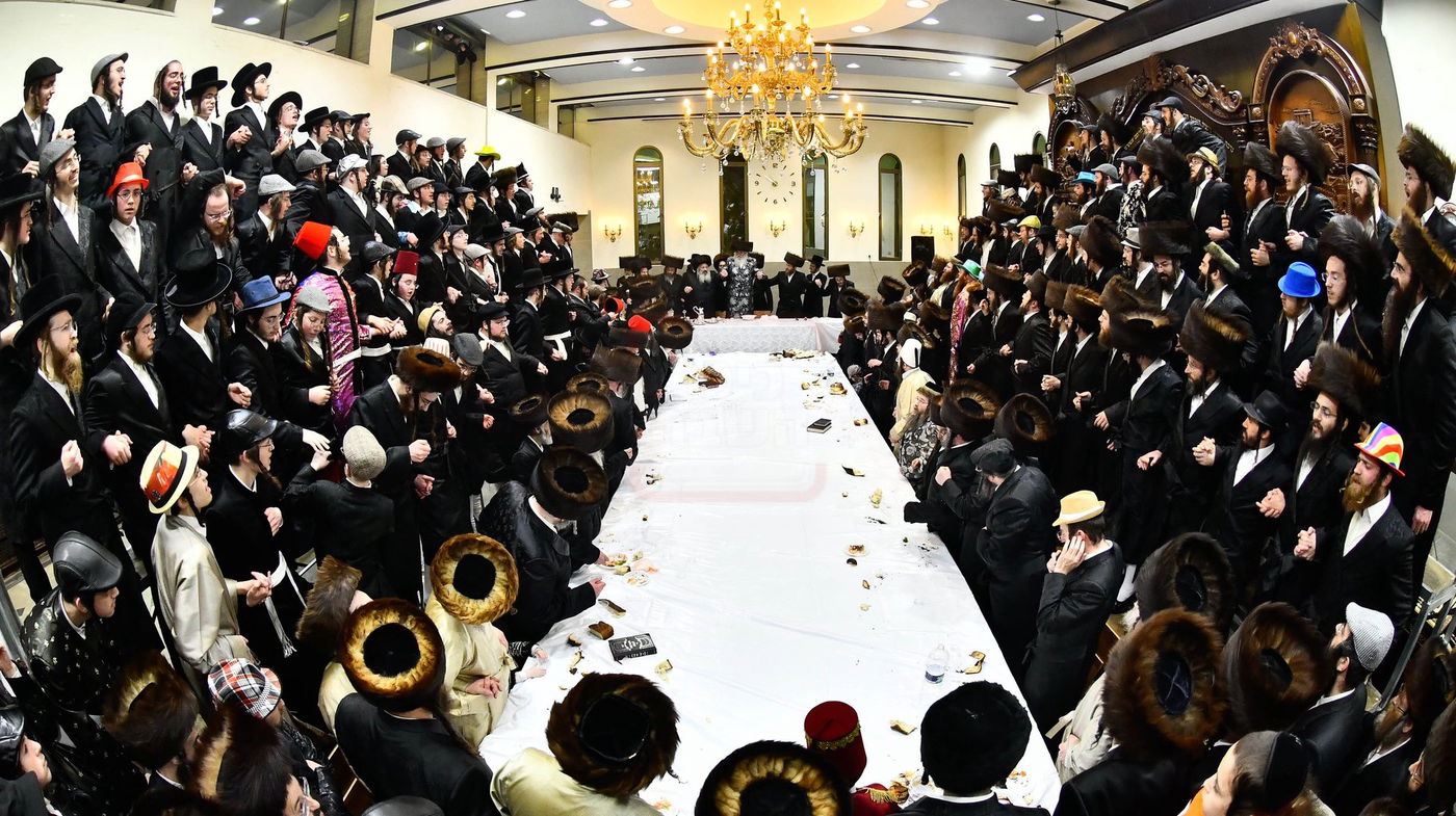 פורים בחצה"ק קרעטשניף י-ם