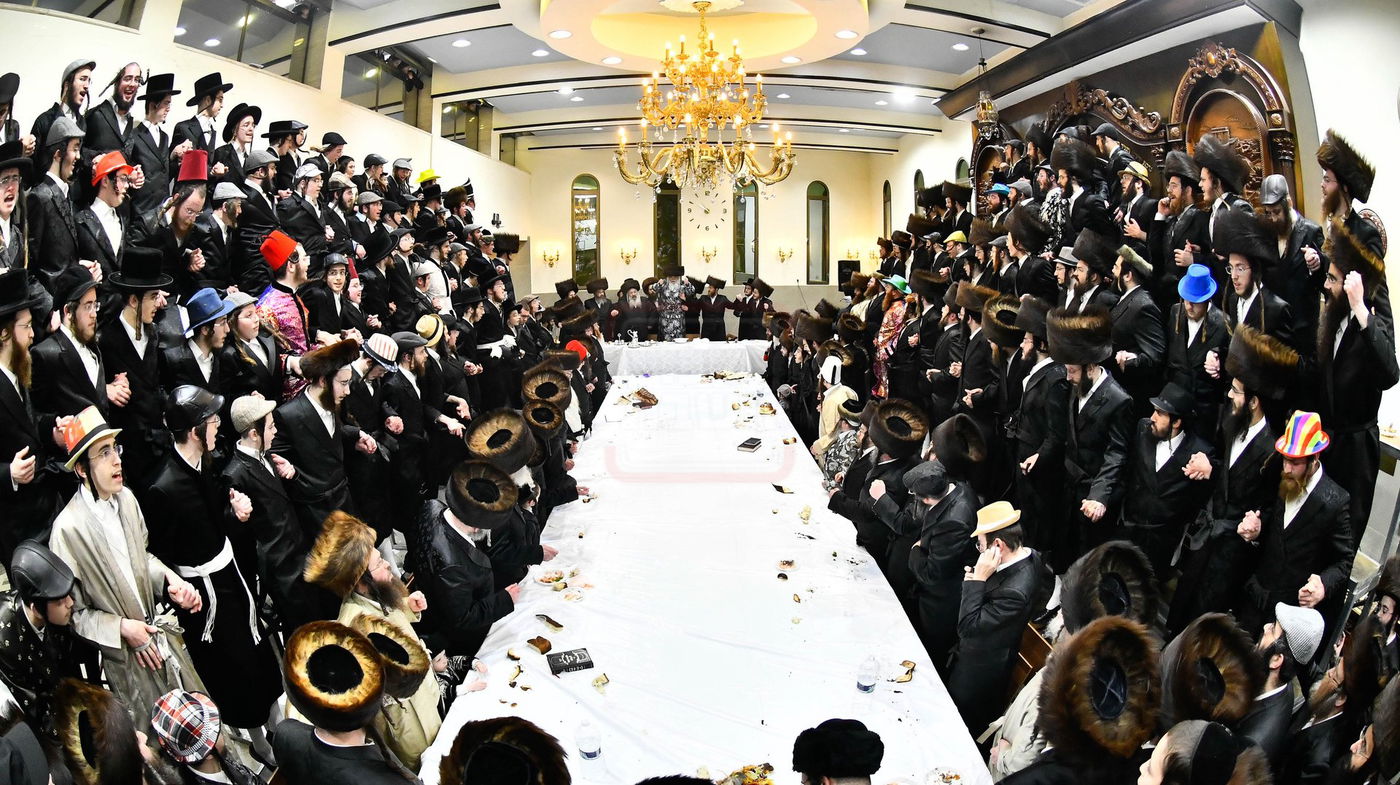 פורים בחצה"ק קרעטשניף י-ם