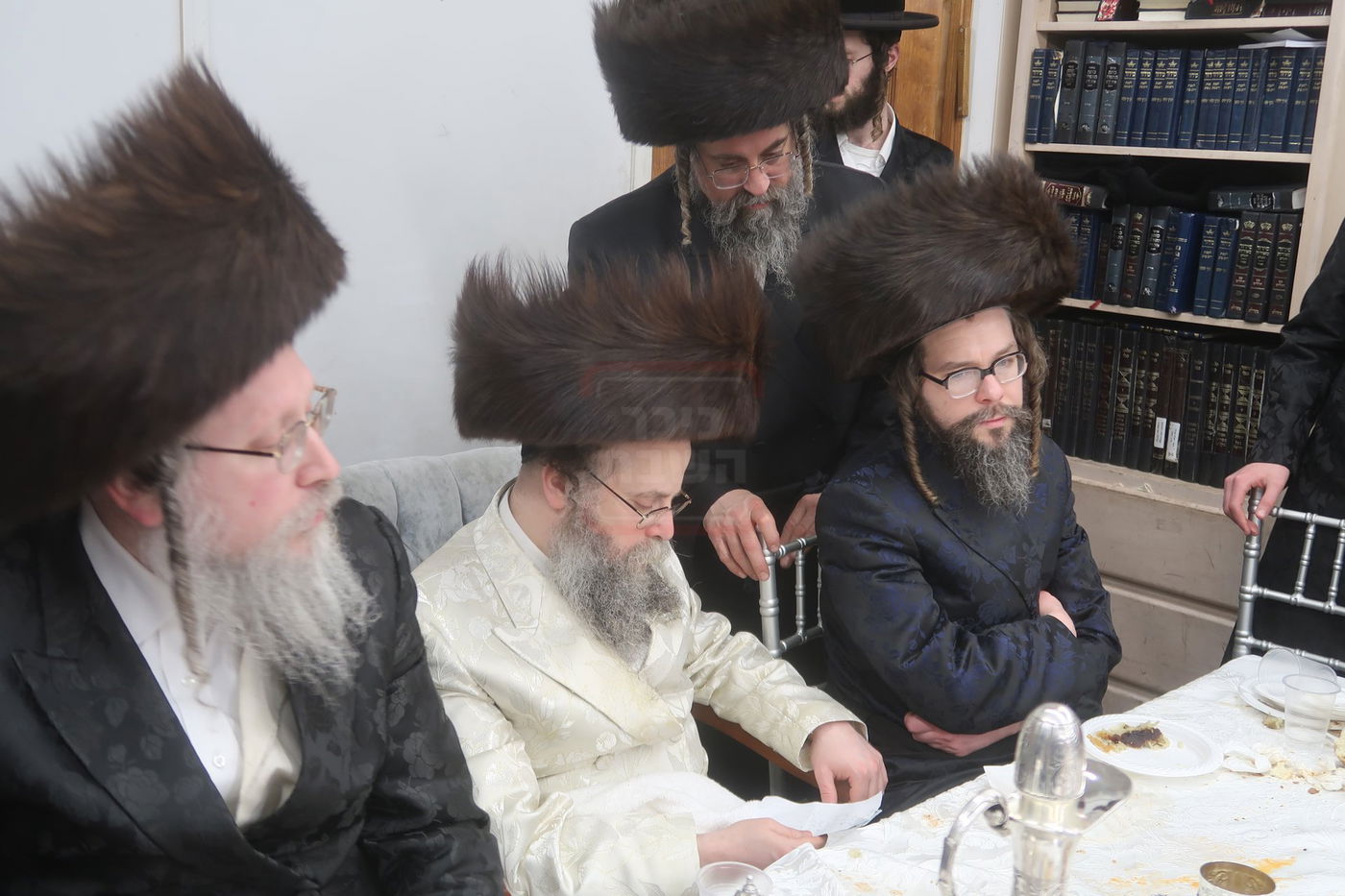 פורים בחצה"ק קרעטשניף סיגעט ווילאמסבורג