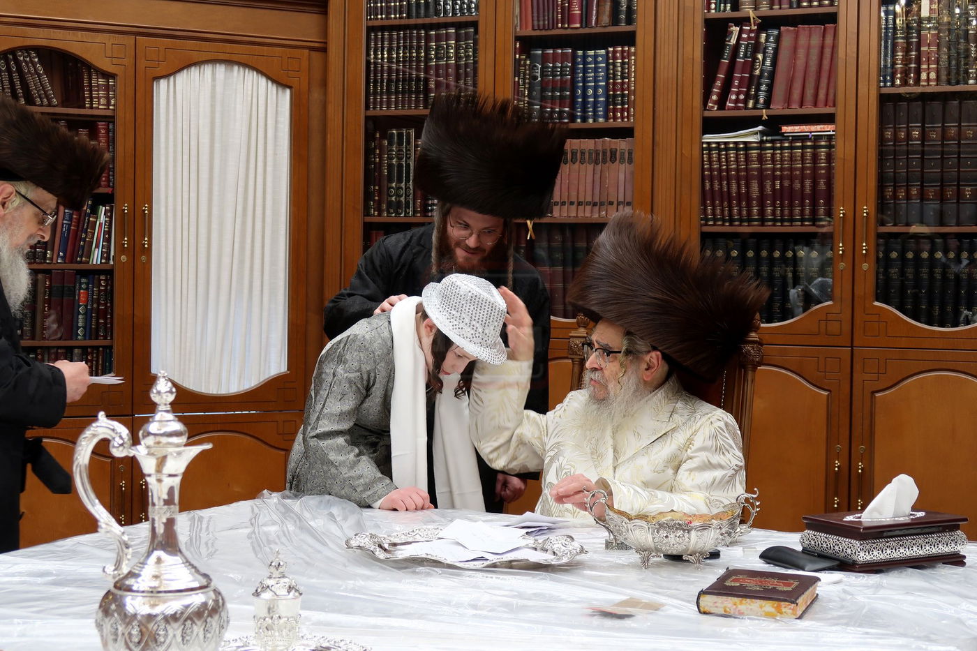 פורים בחצה"ק סאטמר