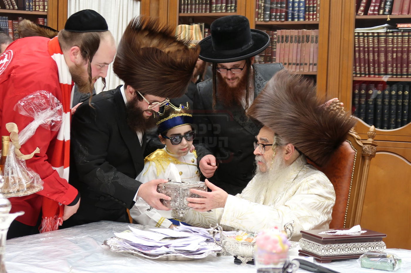 פורים בחצה"ק סאטמר