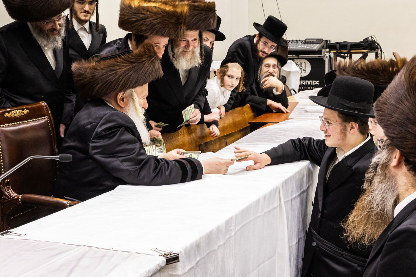 פורים בחצה"ק באבוב