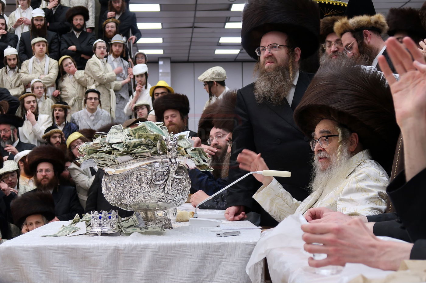 פורים בחצה"ק סאטמר