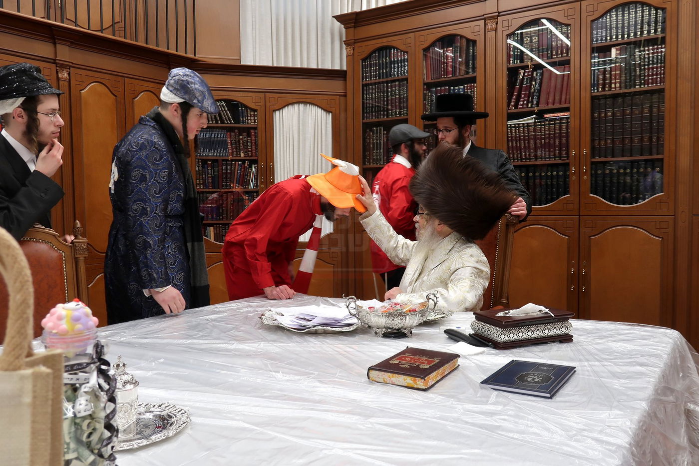 פורים בחצה"ק סאטמר