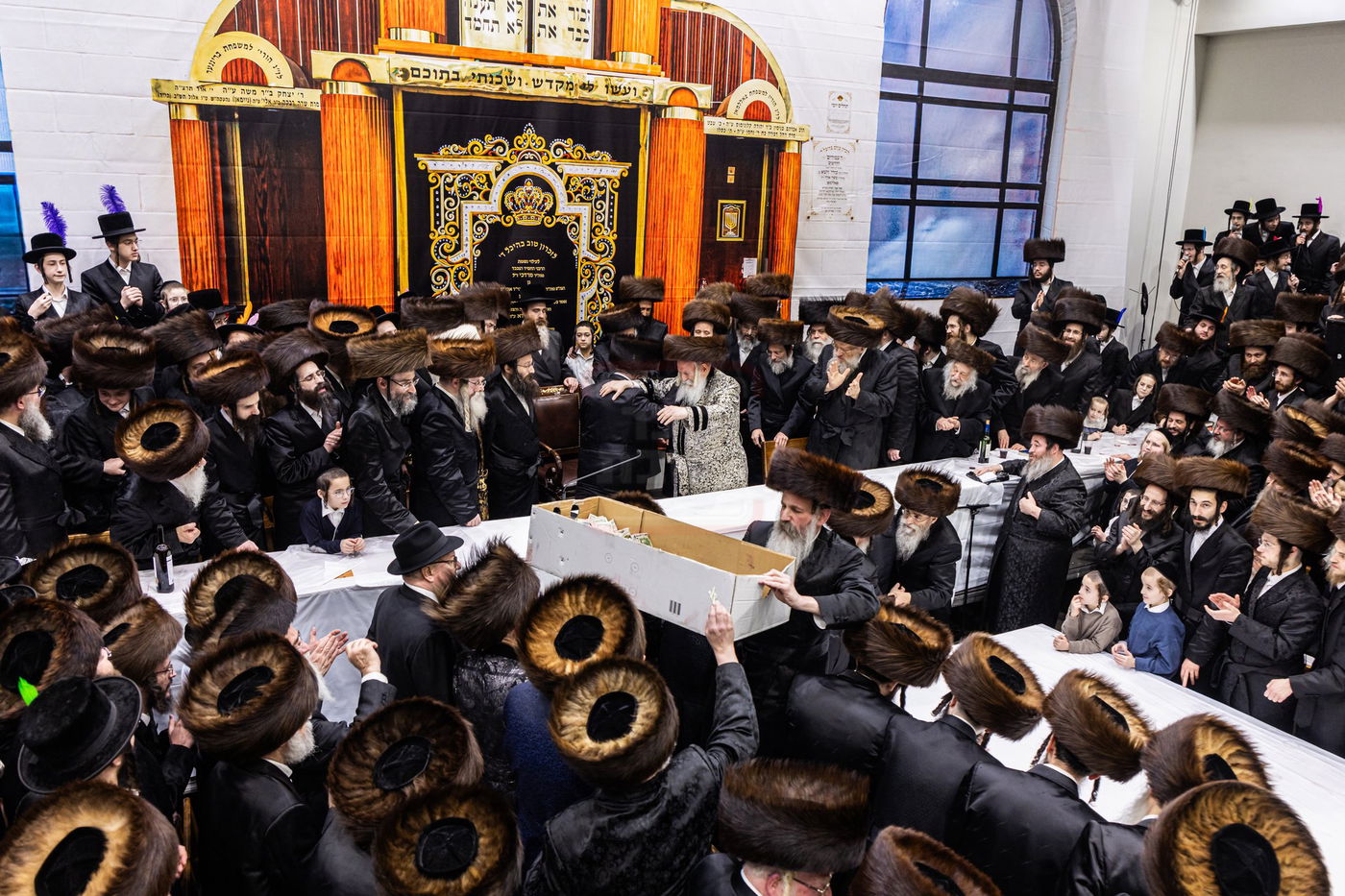 טיש שושן פורים בחצה"ק באבוב